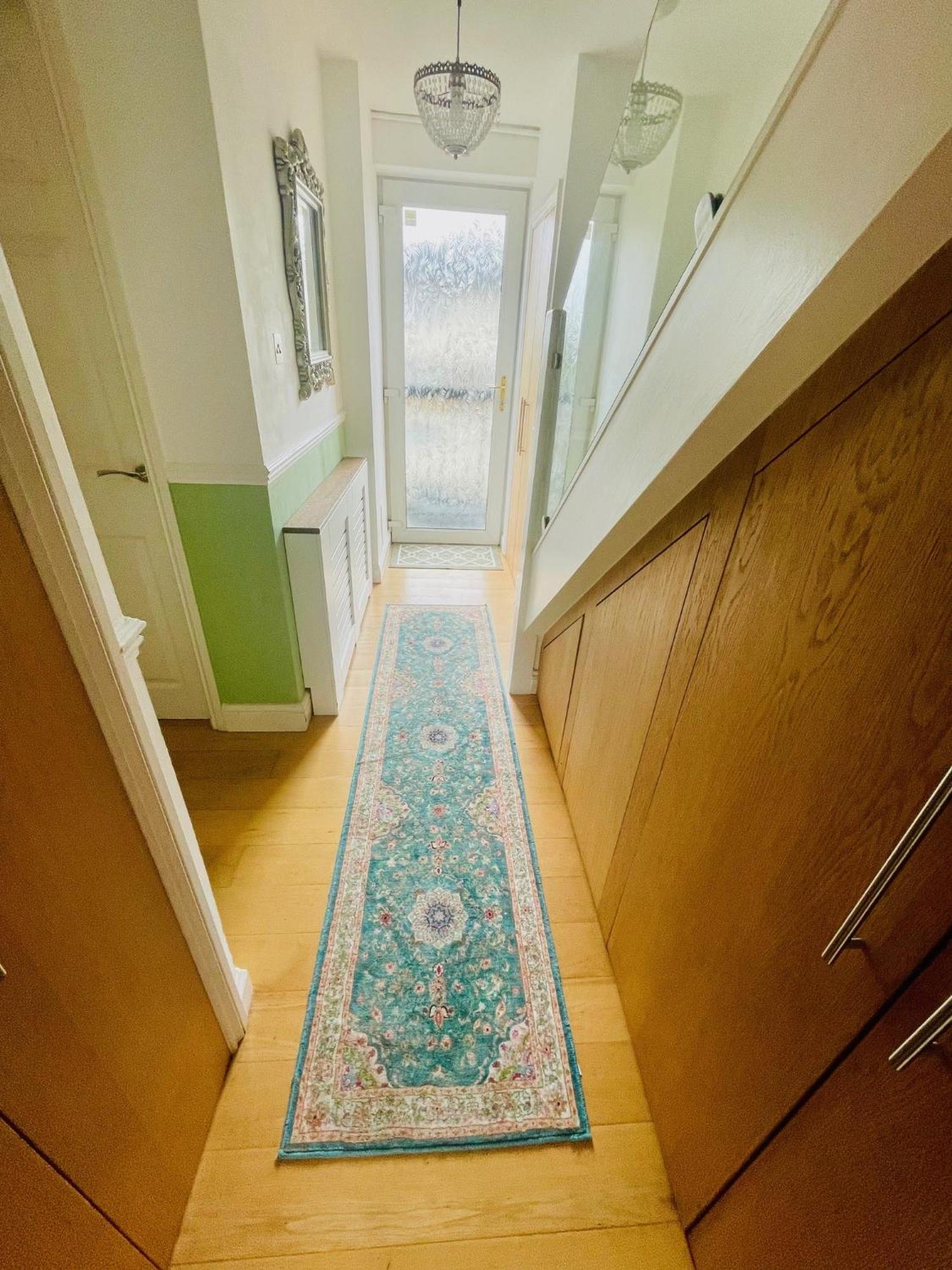 Modern And Chic With Beautiful Landscape Views * Londra