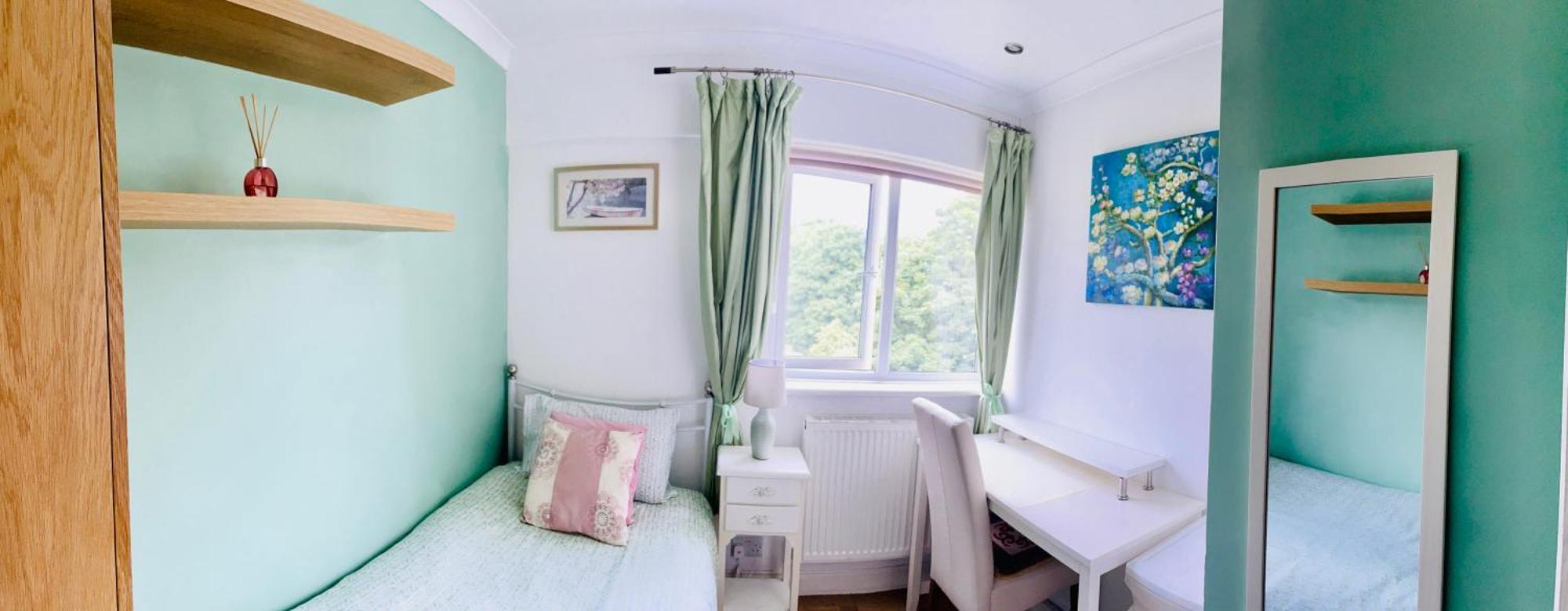 Modern And Chic With Beautiful Landscape Views Londra