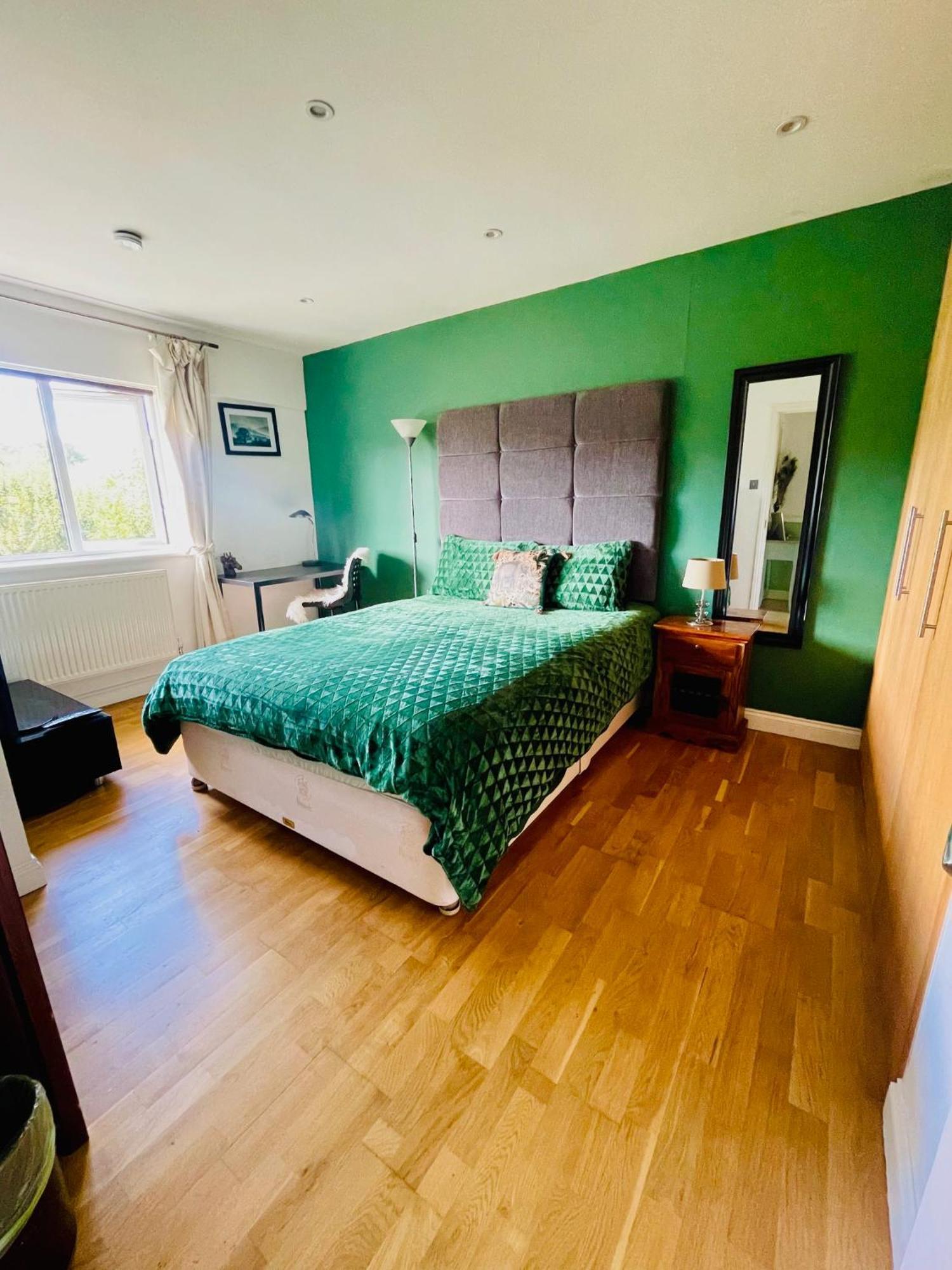 Gazde/Camere de închiriat Modern And Chic With Beautiful Landscape Views
